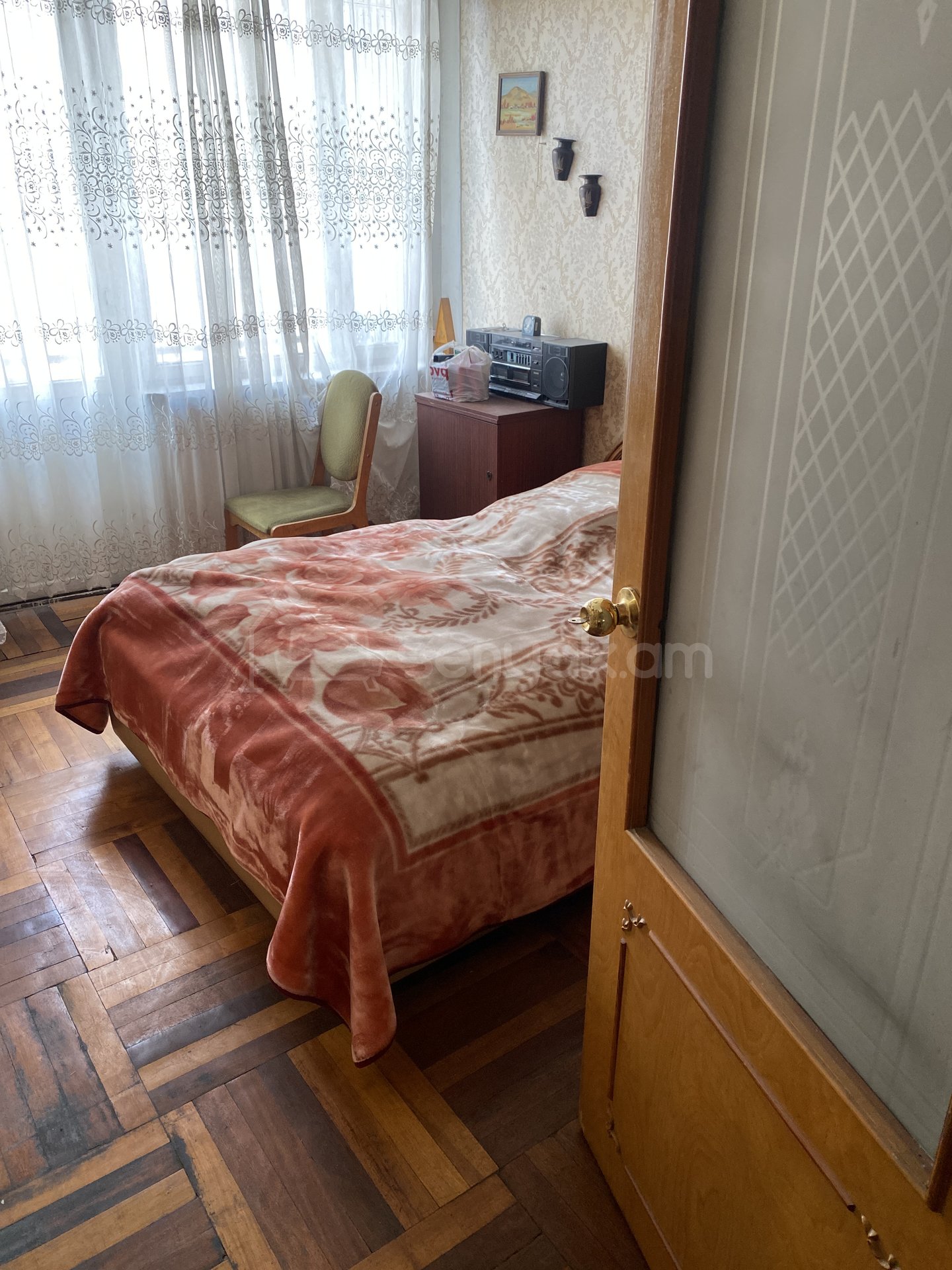 4 Սենյականոց Բնակարան Նորակառույց Քարե Շենքում, 90քմ, 3/5 հարկ, Նորմալ Վիճակում, Կահավորված