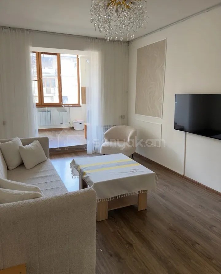 2 Սենյականոց Բնակարան Քարե Շենքում, 48քմ, 5/5 հարկ, Կապիտալ Վերանորոգված