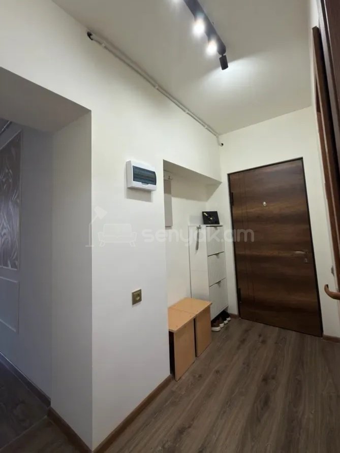 2 Սենյականոց Բնակարան Քարե Շենքում, 48քմ, 5/5 հարկ, Կապիտալ Վերանորոգված