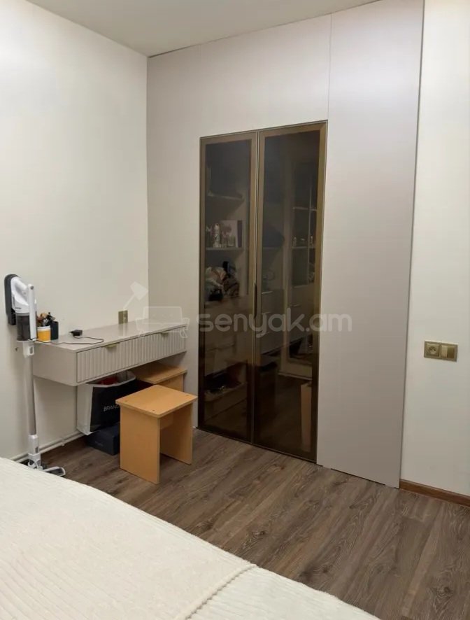 2 Սենյականոց Բնակարան Քարե Շենքում, 48քմ, 5/5 հարկ, Կապիտալ Վերանորոգված