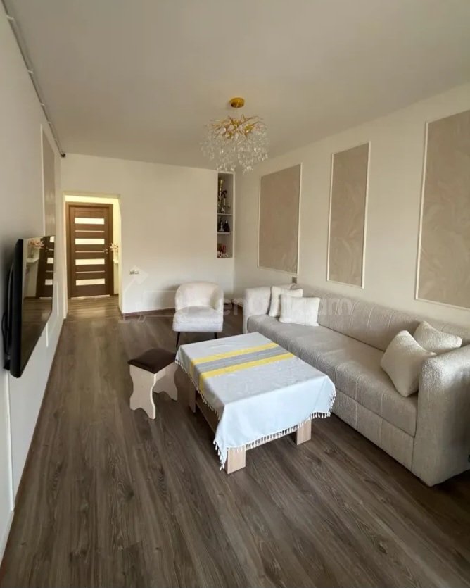 2 Սենյականոց Բնակարան Քարե Շենքում, 48քմ, 5/5 հարկ, Կապիտալ Վերանորոգված