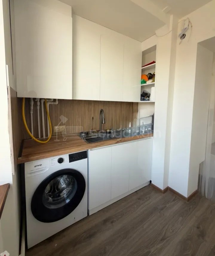 2 Սենյականոց Բնակարան Քարե Շենքում, 48քմ, 5/5 հարկ, Կապիտալ Վերանորոգված