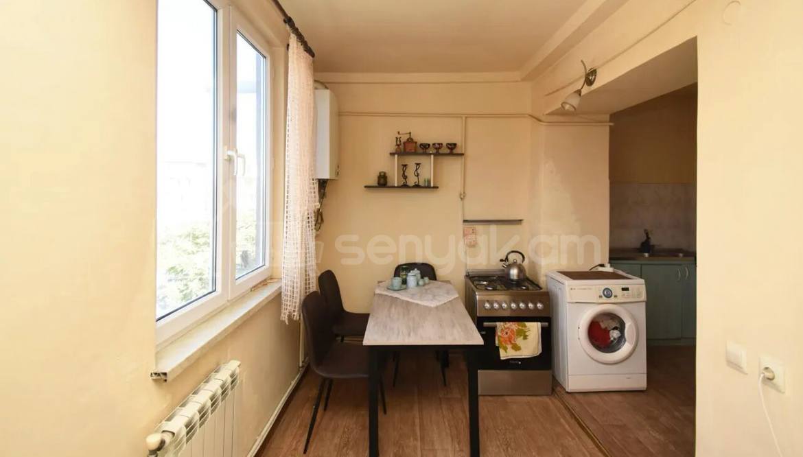 3 Սենյականոց Բնակարան Քարե Շենքում, 72քմ, 5/5 հարկ, Պետական Վիճակում