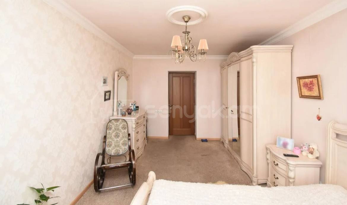 3 Սենյականոց Բնակարան Քարե Շենքում, 72քմ, 5/5 հարկ, Պետական Վիճակում