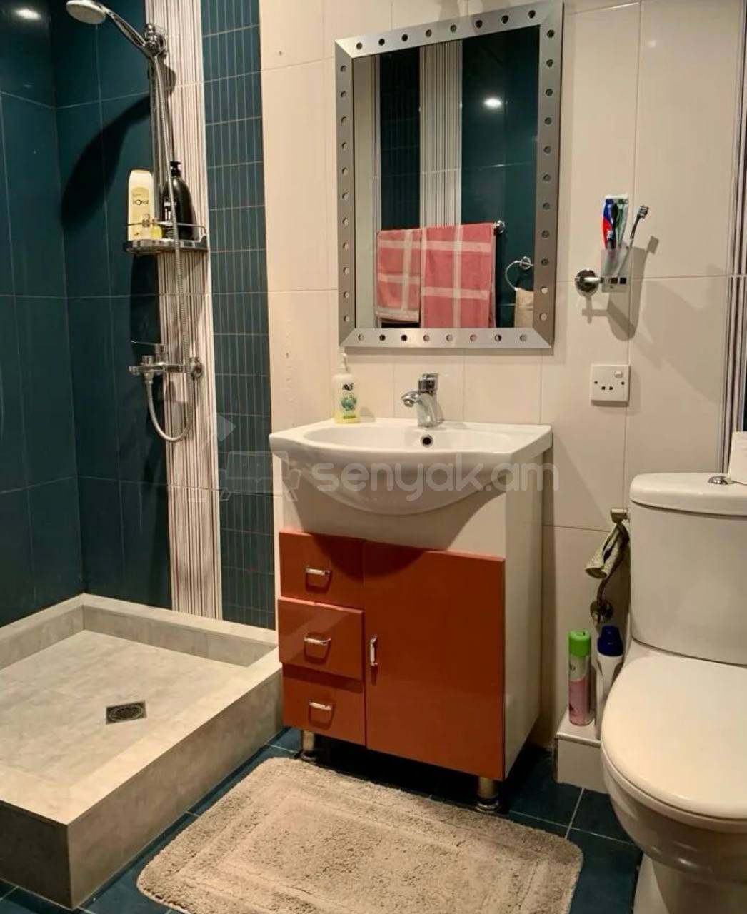 3 Սենյականոց Բնակարան Քարե Շենքում, 72քմ, 5/5 հարկ, Պետական Վիճակում