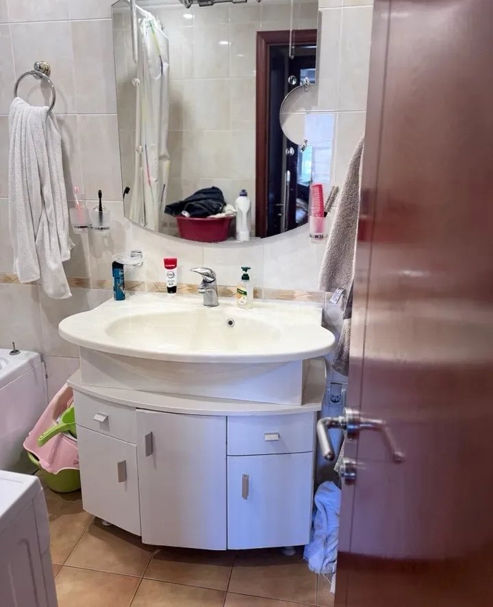 4 Սենյականոց Բնակարան Քարե Շենքում, 93քմ, 2/5 հարկ, Նորմալ Վիճակում