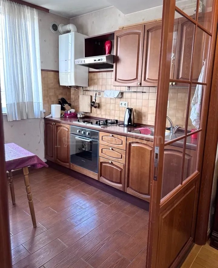 4 Սենյականոց Բնակարան Քարե Շենքում, 93քմ, 2/5 հարկ, Նորմալ Վիճակում