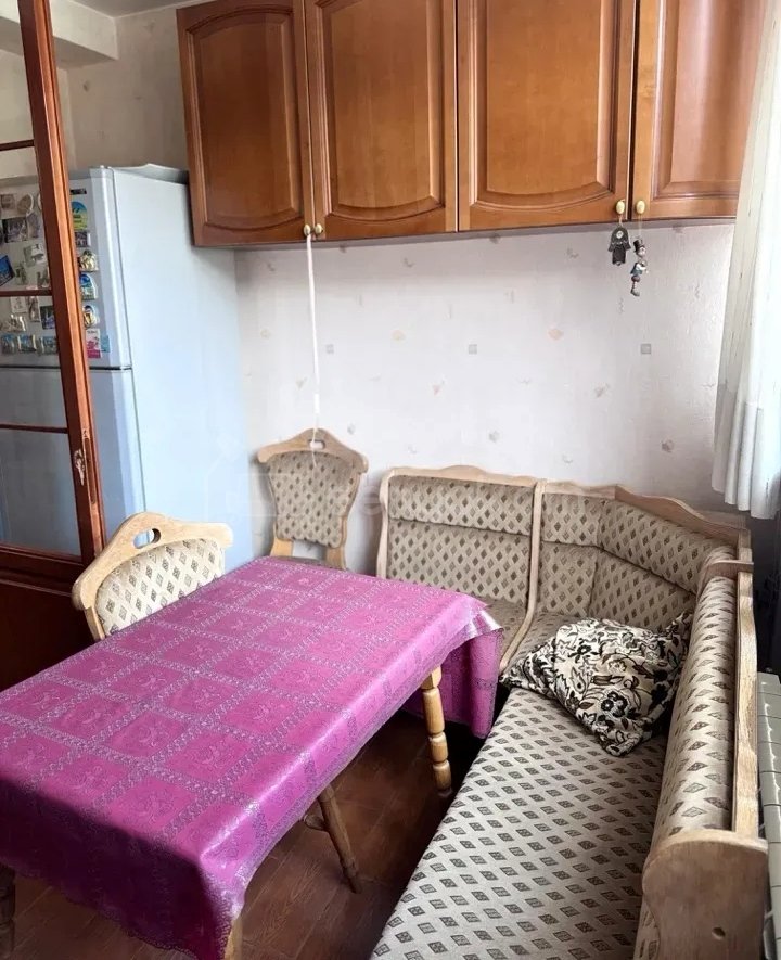 4 Սենյականոց Բնակարան Քարե Շենքում, 93քմ, 2/5 հարկ, Նորմալ Վիճակում