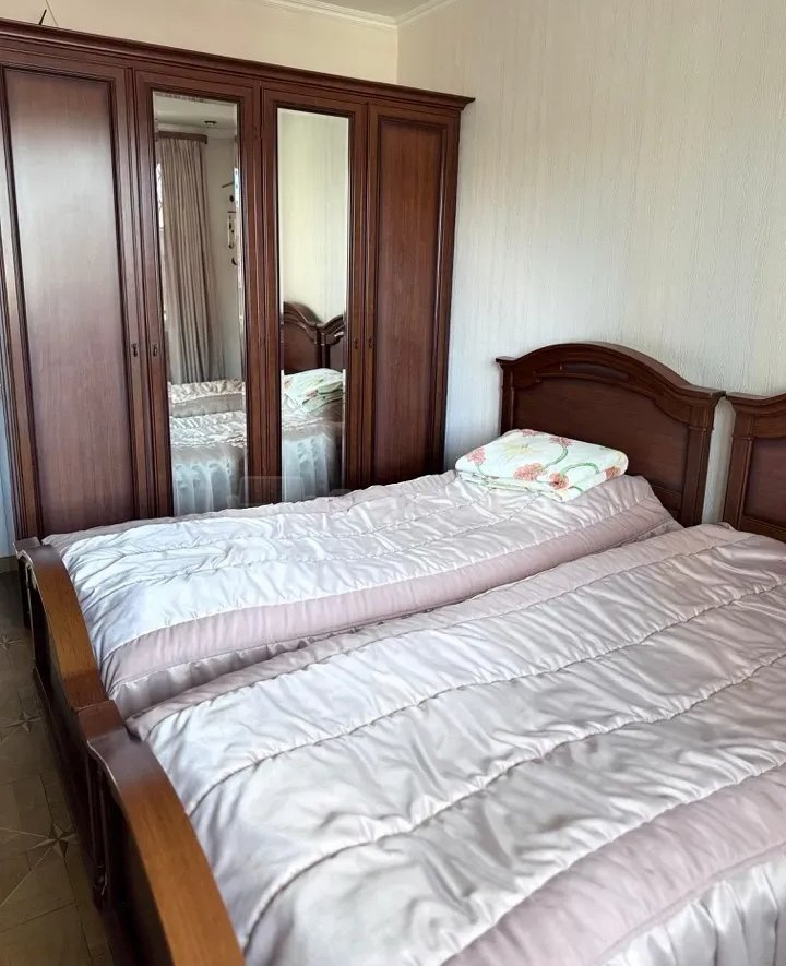 4 Սենյականոց Բնակարան Քարե Շենքում, 93քմ, 2/5 հարկ, Նորմալ Վիճակում