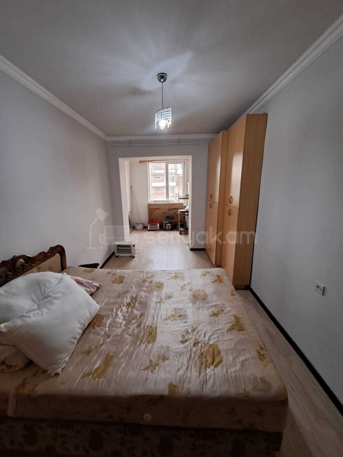 3 Սենյականոց Բնակարան Քարե Շենքում, 80քմ, 3/5 հարկ, Կապիտալ Վերանորոգված, Կահավորված