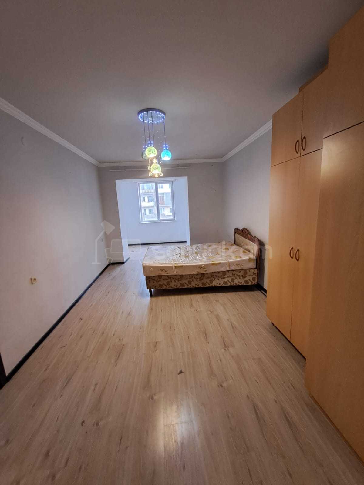 3 Սենյականոց Բնակարան Քարե Շենքում, 80քմ, 3/5 հարկ, Կապիտալ Վերանորոգված, Կահավորված