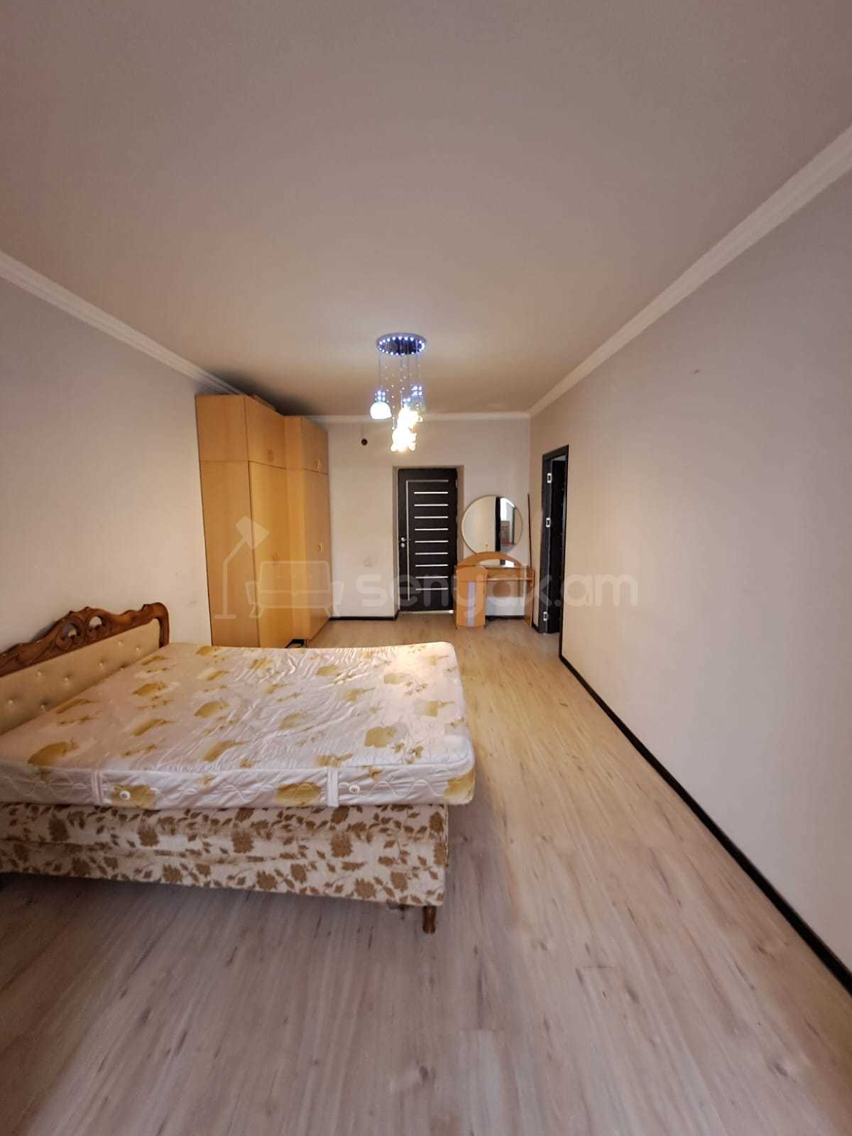 3 Սենյականոց Բնակարան Քարե Շենքում, 80քմ, 3/5 հարկ, Կապիտալ Վերանորոգված, Կահավորված