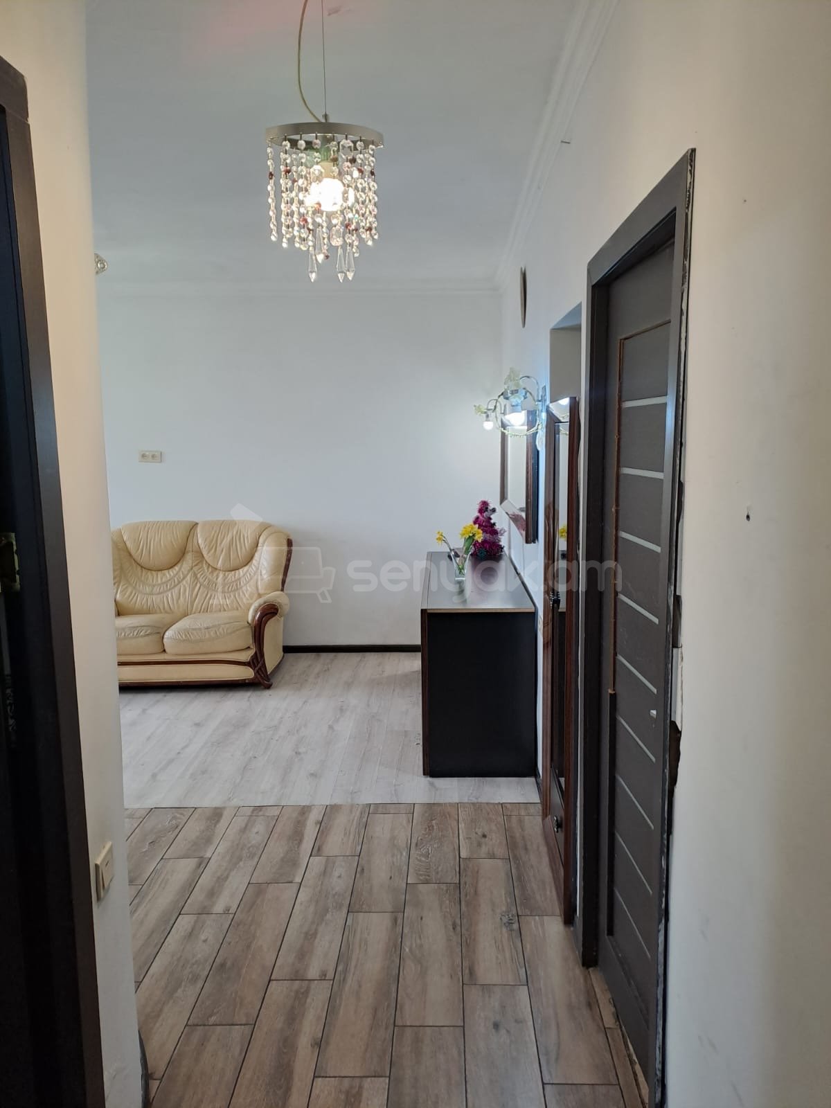 3 Սենյականոց Բնակարան Քարե Շենքում, 80քմ, 3/5 հարկ, Կապիտալ Վերանորոգված, Կահավորված