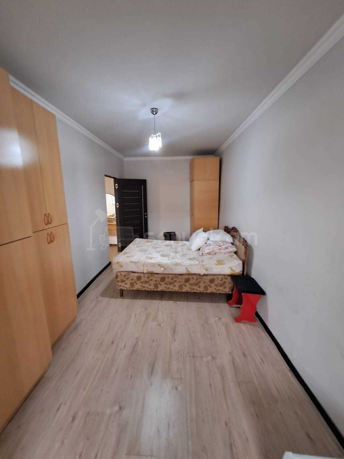 3 Սենյականոց Բնակարան Քարե Շենքում, 80քմ, 3/5 հարկ, Կապիտալ Վերանորոգված, Կահավորված