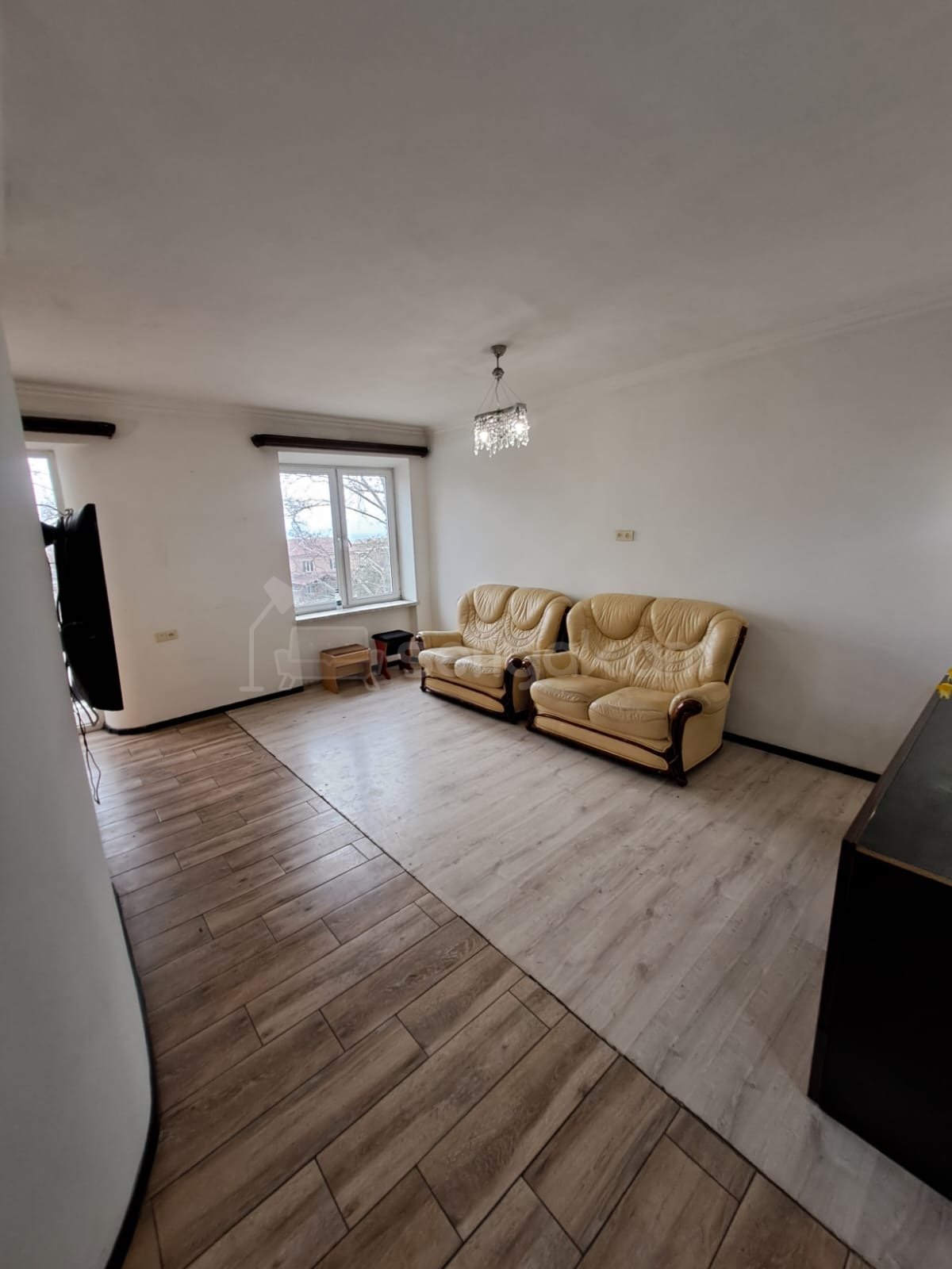 3 Սենյականոց Բնակարան Քարե Շենքում, 80քմ, 3/5 հարկ, Կապիտալ Վերանորոգված, Կահավորված