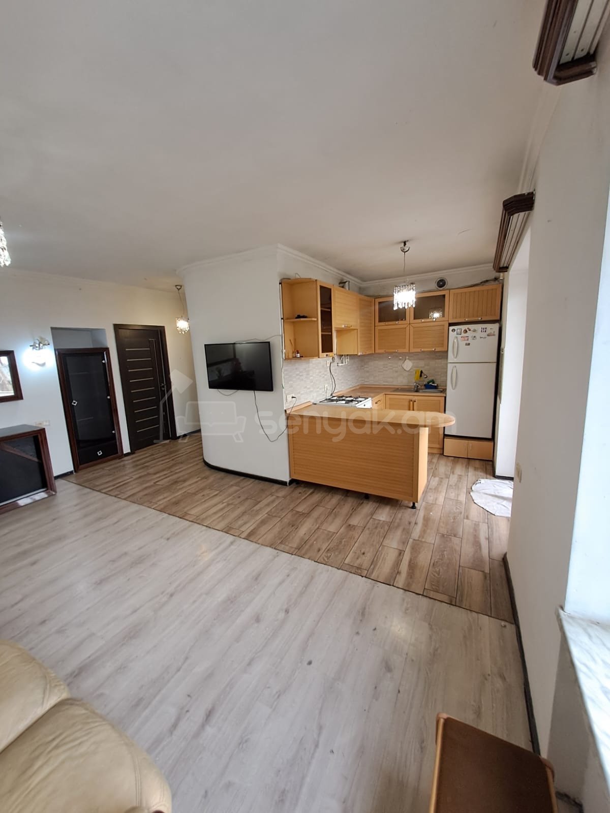 3 Սենյականոց Բնակարան Քարե Շենքում, 80քմ, 3/5 հարկ, Կապիտալ Վերանորոգված, Կահավորված