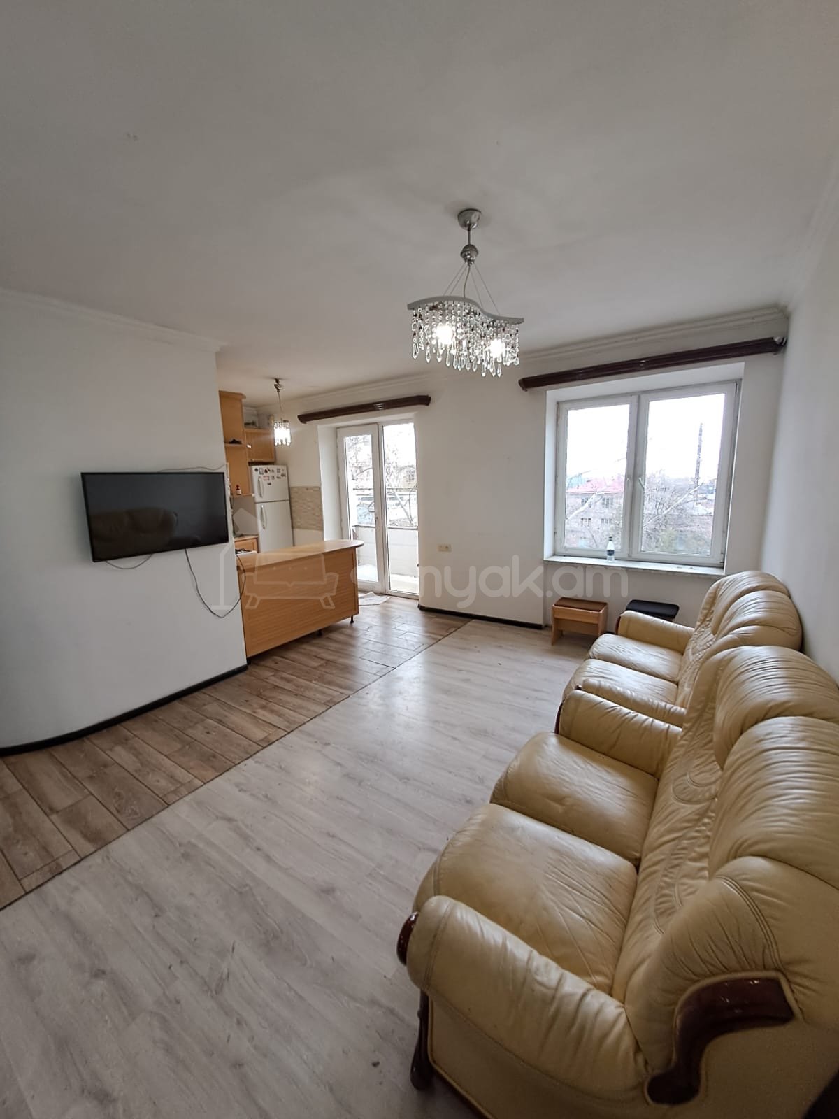 3 Սենյականոց Բնակարան Քարե Շենքում, 80քմ, 3/5 հարկ, Կապիտալ Վերանորոգված, Կահավորված