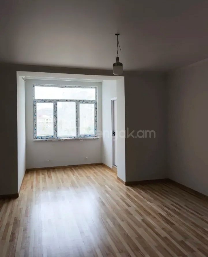 3 Սենյականոց Բնակարան Քարե Շենքում, 70քմ, 5/5 հարկ, Կապիտալ Վերանորոգված