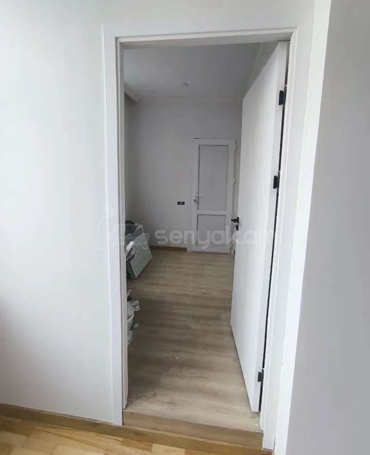 3 Սենյականոց Բնակարան Քարե Շենքում, 70քմ, 5/5 հարկ, Կապիտալ Վերանորոգված