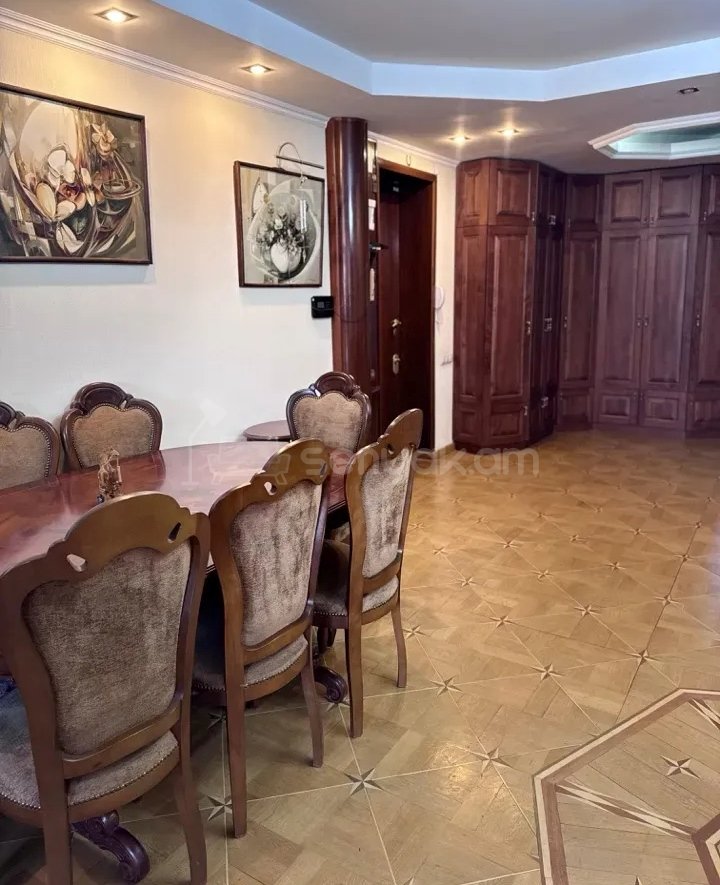 4 Սենյականոց Բնակարան Քարե Շենքում, 93քմ, 2/5 հարկ, Կապիտալ Վերանորոգված