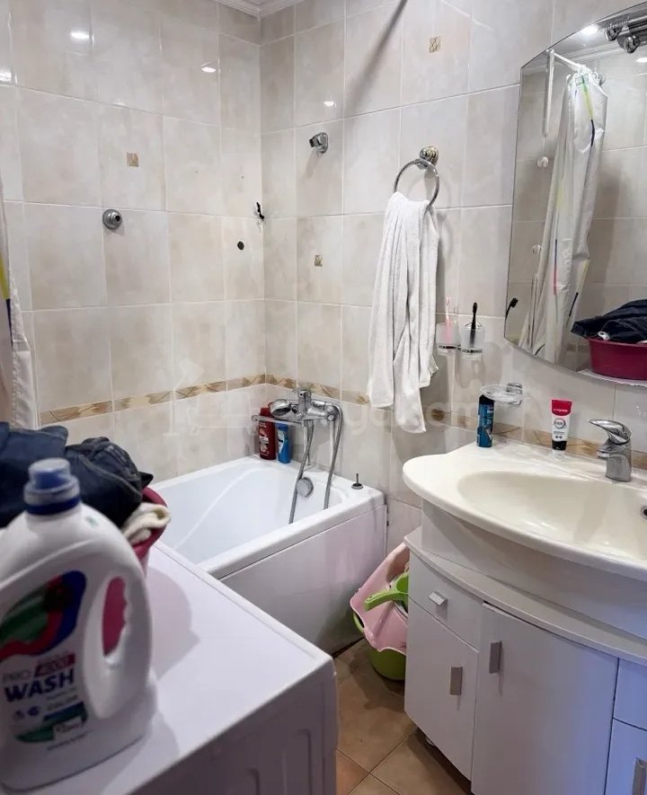 4 Սենյականոց Բնակարան Քարե Շենքում, 93քմ, 2/5 հարկ, Կապիտալ Վերանորոգված