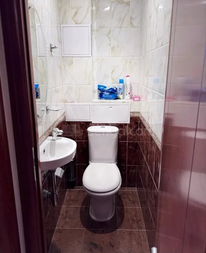 4 Սենյականոց Բնակարան Քարե Շենքում, 93քմ, 2/5 հարկ, Կապիտալ Վերանորոգված