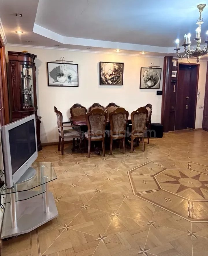 4 Սենյականոց Բնակարան Քարե Շենքում, 93քմ, 2/5 հարկ, Կապիտալ Վերանորոգված