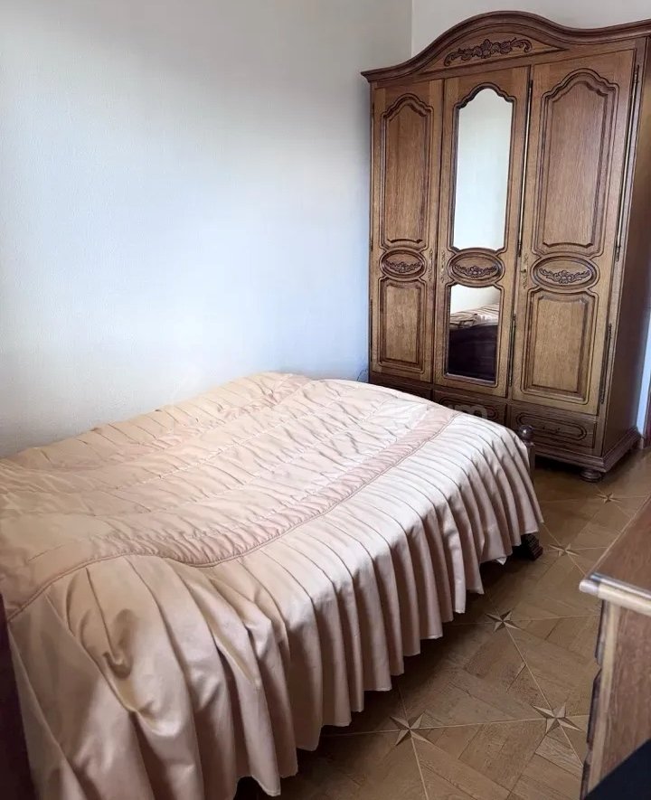 4 Սենյականոց Բնակարան Քարե Շենքում, 93քմ, 2/5 հարկ, Կապիտալ Վերանորոգված