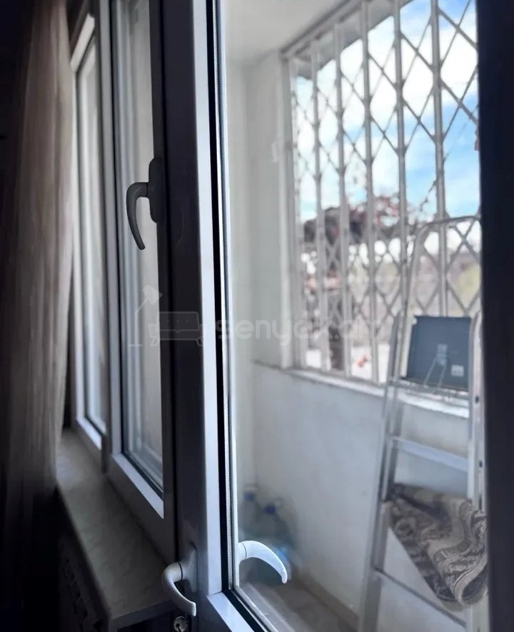 4 Սենյականոց Բնակարան Քարե Շենքում, 93քմ, 2/5 հարկ, Կապիտալ Վերանորոգված