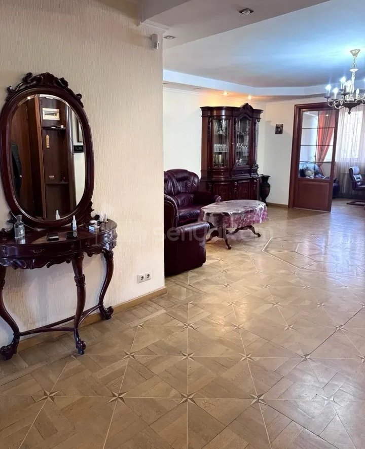 4 Սենյականոց Բնակարան Քարե Շենքում, 93քմ, 2/5 հարկ, Կապիտալ Վերանորոգված