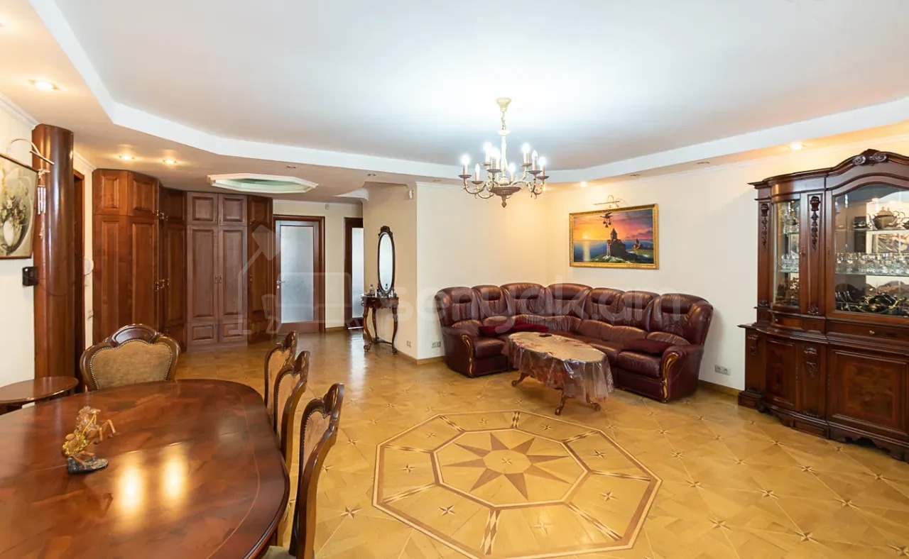 4 Սենյականոց Բնակարան Քարե Շենքում, 93քմ, 2/5 հարկ, Կապիտալ Վերանորոգված