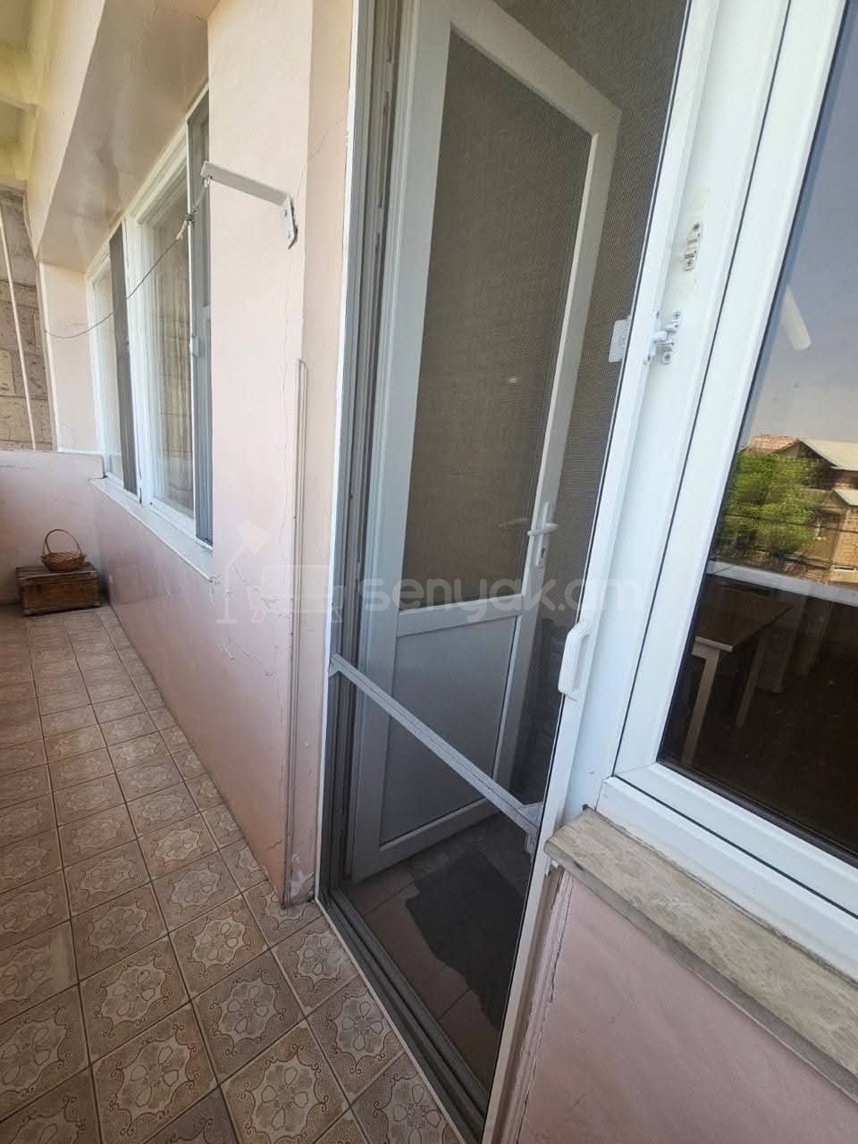 3 Սենյականոց Բնակարան, 78քմ, 3/9 հարկ, Նորմալ Վիճակում