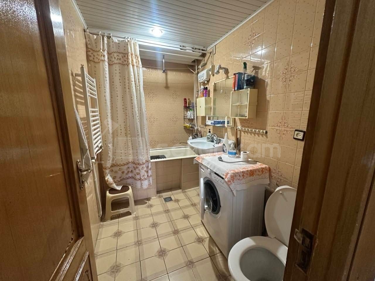 3 Սենյականոց Բնակարան, 78քմ, 3/9 հարկ, Նորմալ Վիճակում