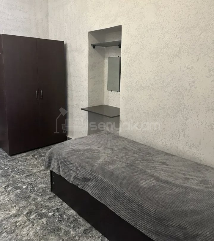 2 Սենյականոց Բնակարան Քարե Շենքում, 45քմ, 2/2 հարկ, Կապիտալ Վերանորոգված, Կահավորված