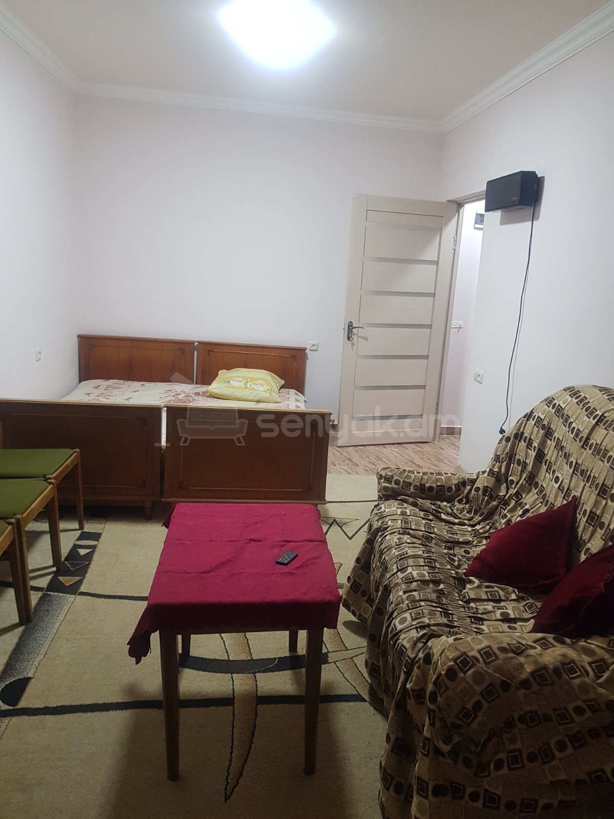 1 Սենյականոց Բնակարան Քարե Շենքում, 30քմ, 3/5 հարկ, Կոսմետիկ Վերանորոգված, Կահավորված