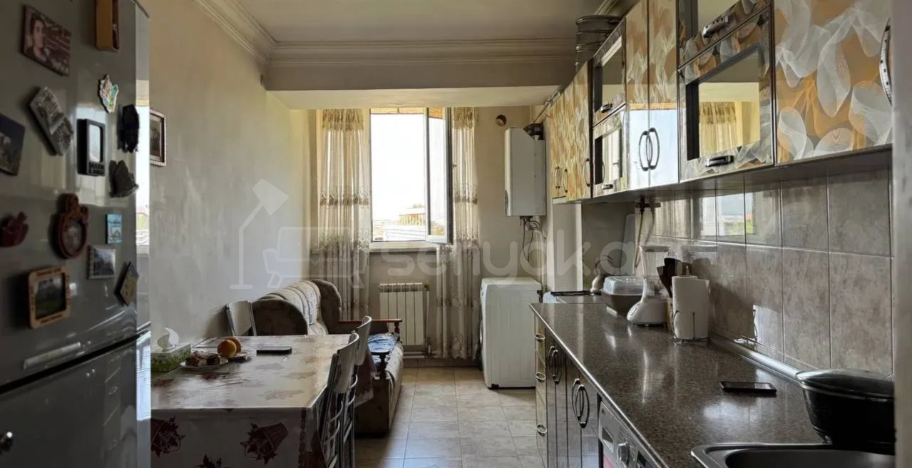 3 Սենյականոց Բնակարան, 75քմ, 2/10 հարկ, Նորմալ Վիճակում, Կահավորված