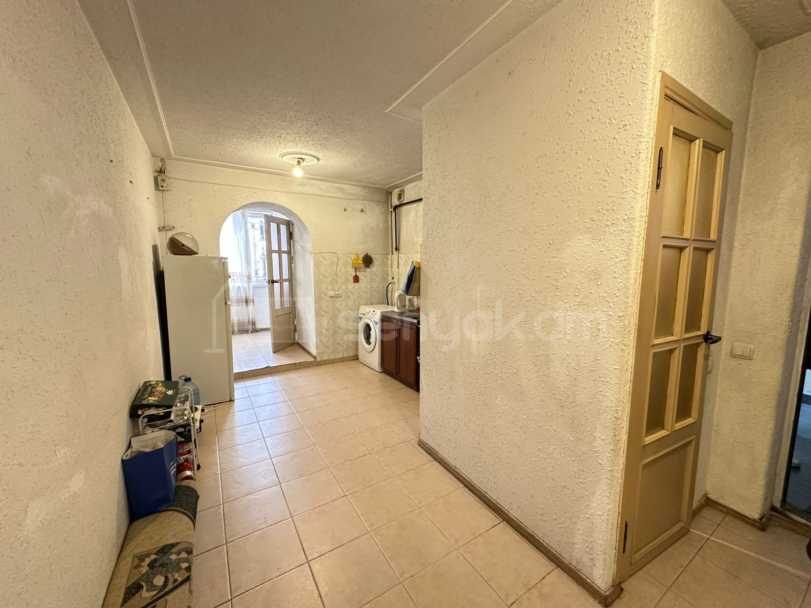 3 Սենյականոց Բնակարան Քարե Շենքում, 75քմ, 2/5 հարկ, Նորմալ Վիճակում