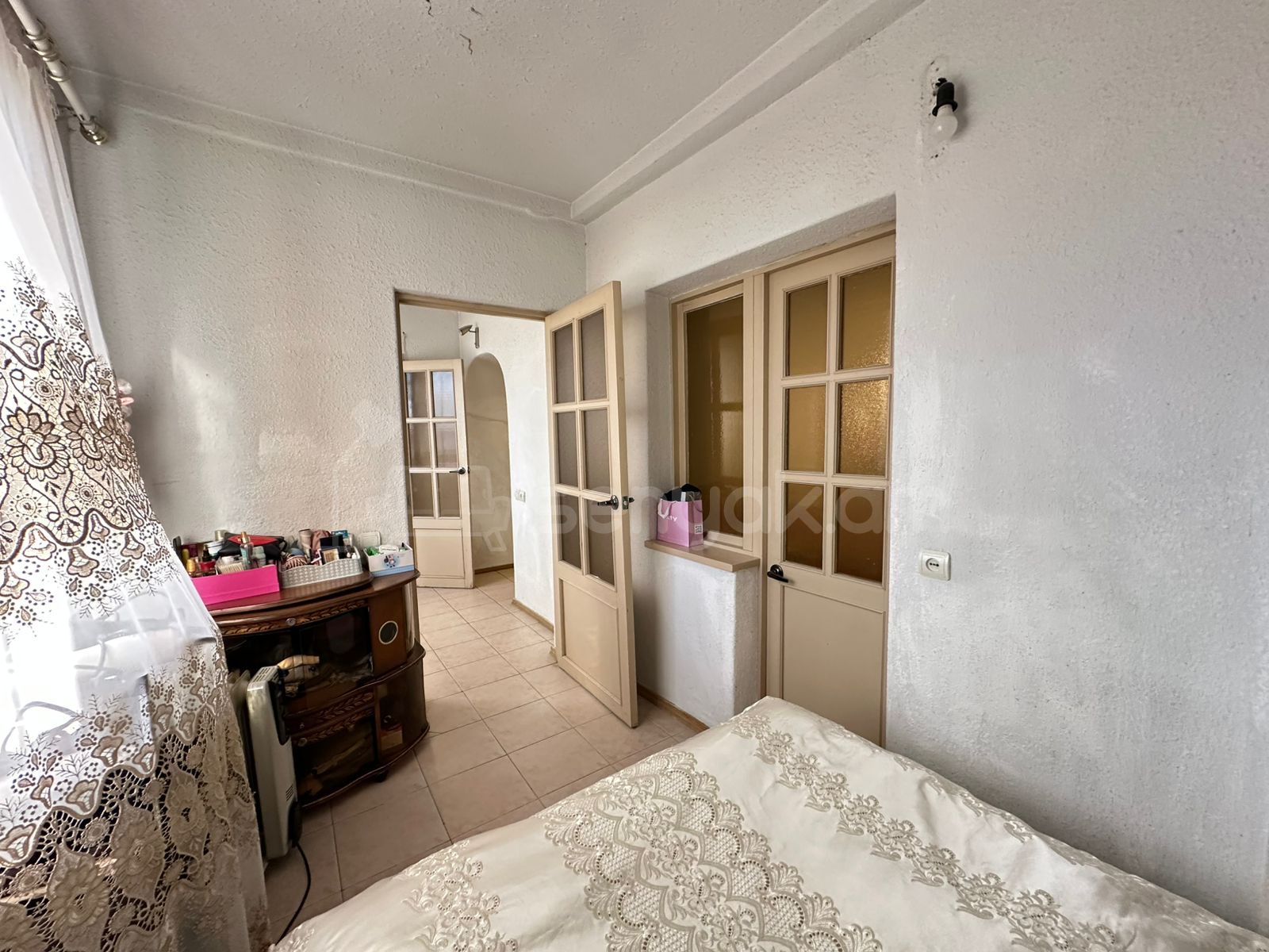 3 Սենյականոց Բնակարան Քարե Շենքում, 75քմ, 2/5 հարկ, Նորմալ Վիճակում