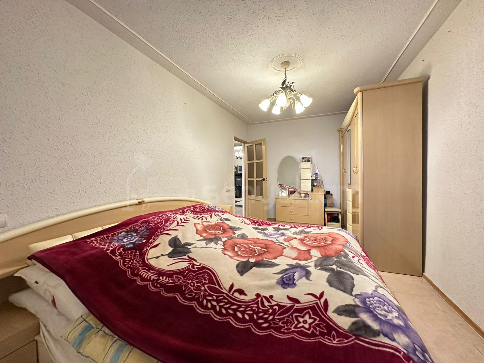 3 Սենյականոց Բնակարան Քարե Շենքում, 75քմ, 2/5 հարկ, Նորմալ Վիճակում