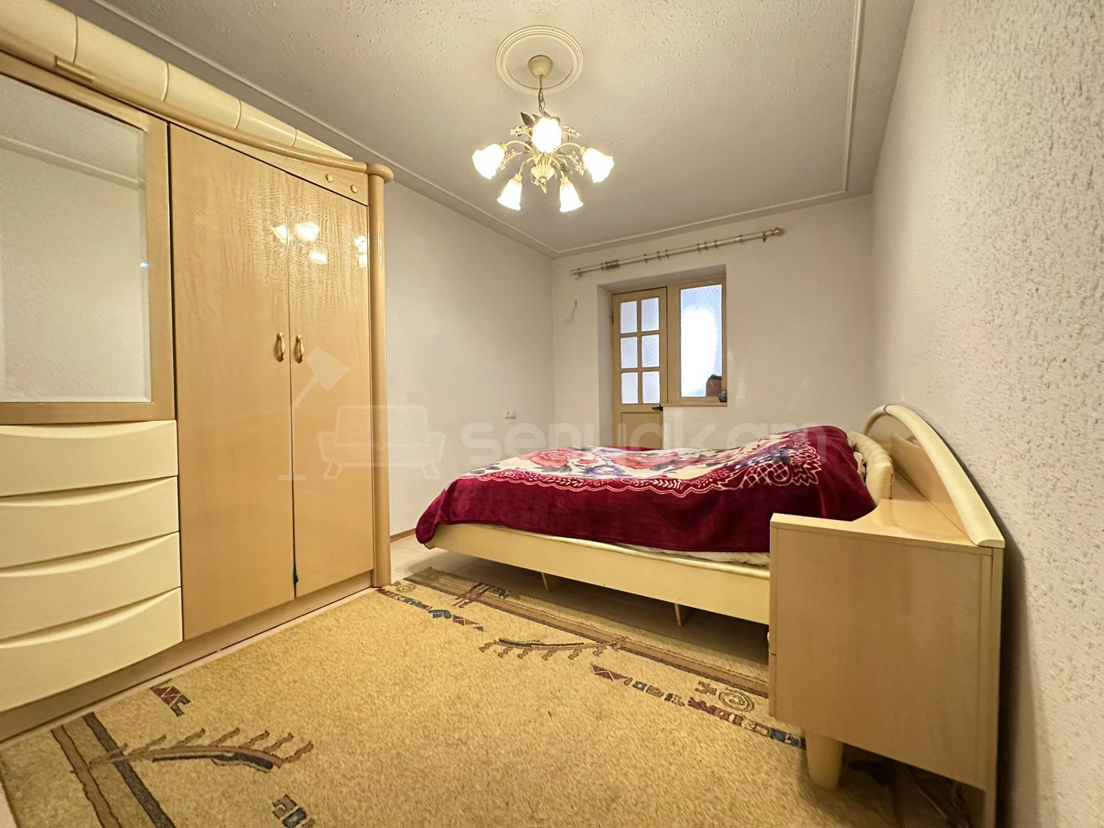 3 Սենյականոց Բնակարան Քարե Շենքում, 75քմ, 2/5 հարկ, Նորմալ Վիճակում