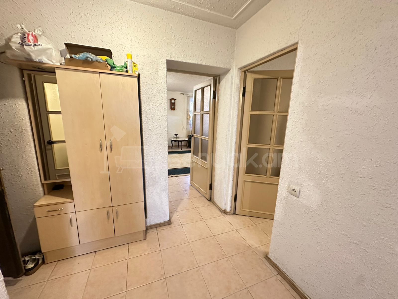 3 Սենյականոց Բնակարան Քարե Շենքում, 75քմ, 2/5 հարկ, Նորմալ Վիճակում