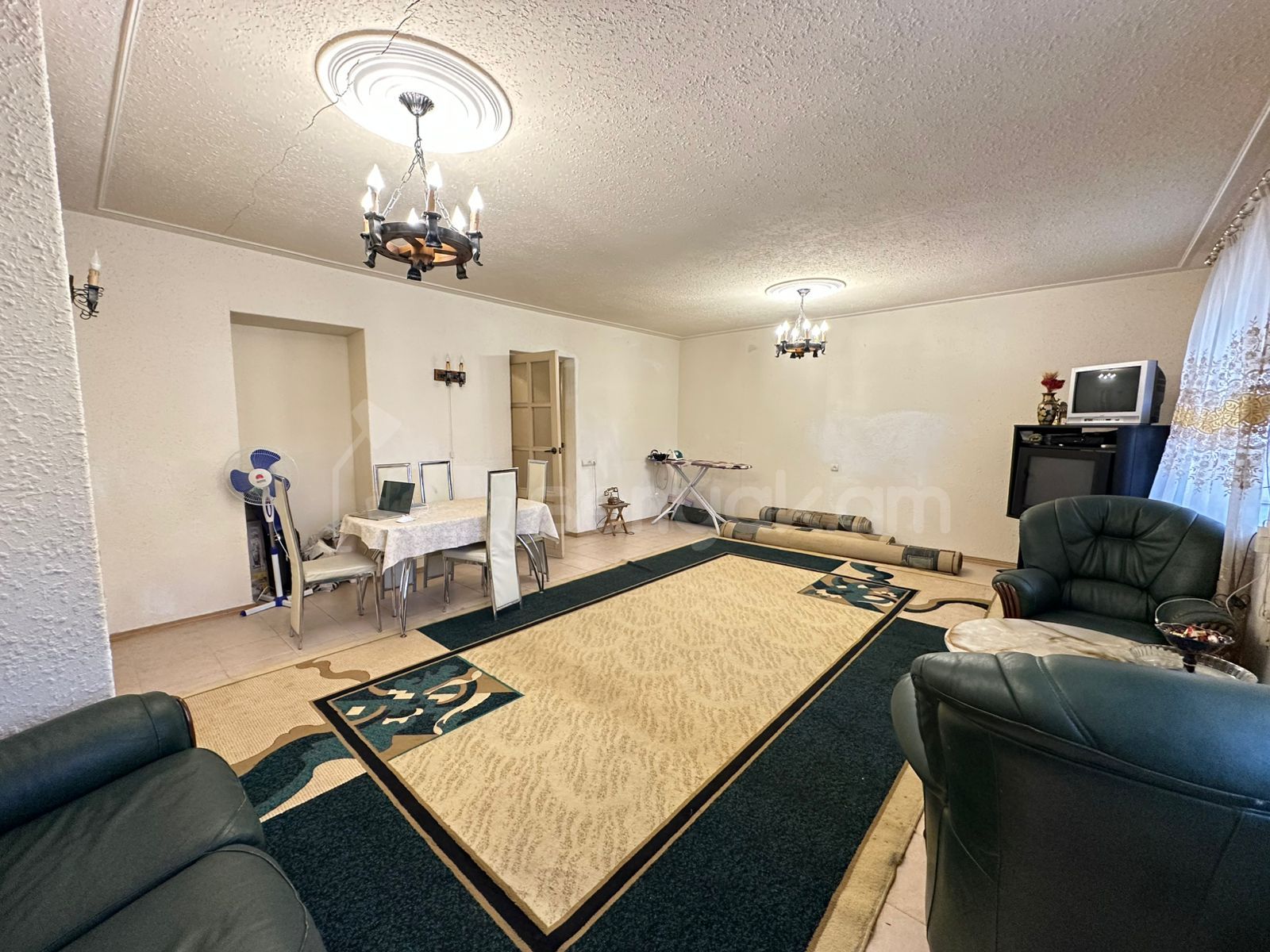 3 Սենյականոց Բնակարան Քարե Շենքում, 75քմ, 2/5 հարկ, Նորմալ Վիճակում