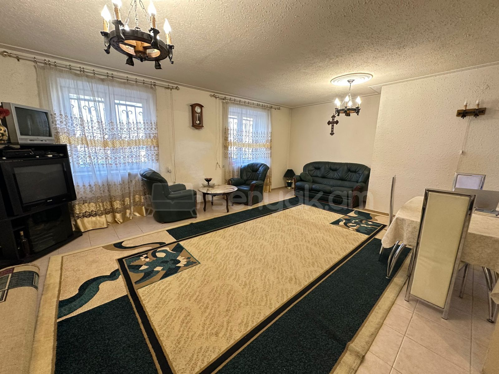 3 Սենյականոց Բնակարան Քարե Շենքում, 75քմ, 2/5 հարկ, Նորմալ Վիճակում