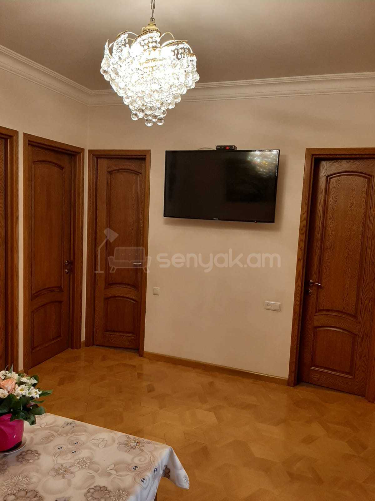 4 Սենյականոց Բնակարան Քարե Շենքում, 103քմ, 2/5 հարկ, Կապիտալ Վերանորոգված