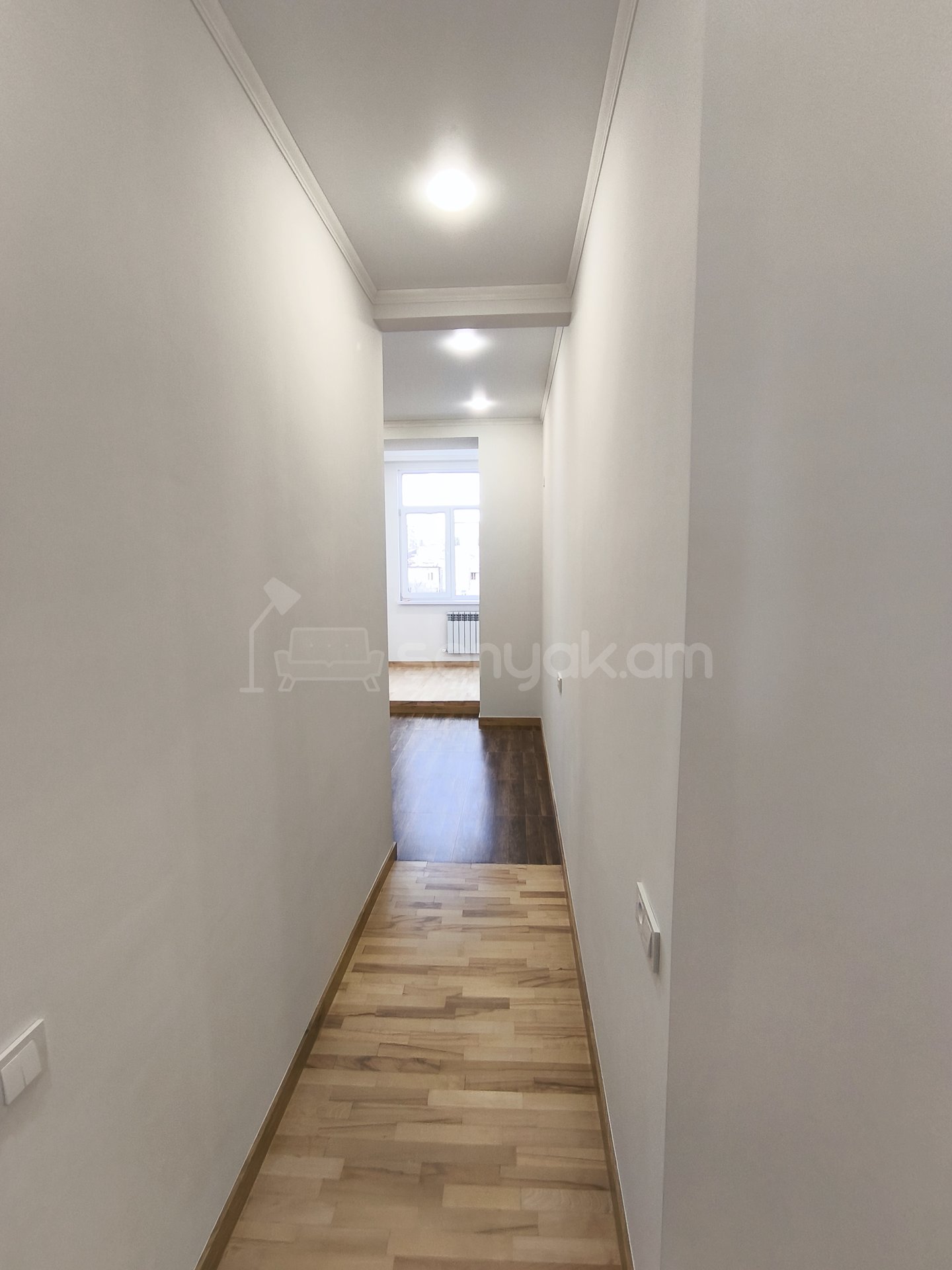 3 Սենյականոց Բնակարան Քարե Շենքում, 74քմ, 5/5 հարկ, Կապիտալ Վերանորոգված