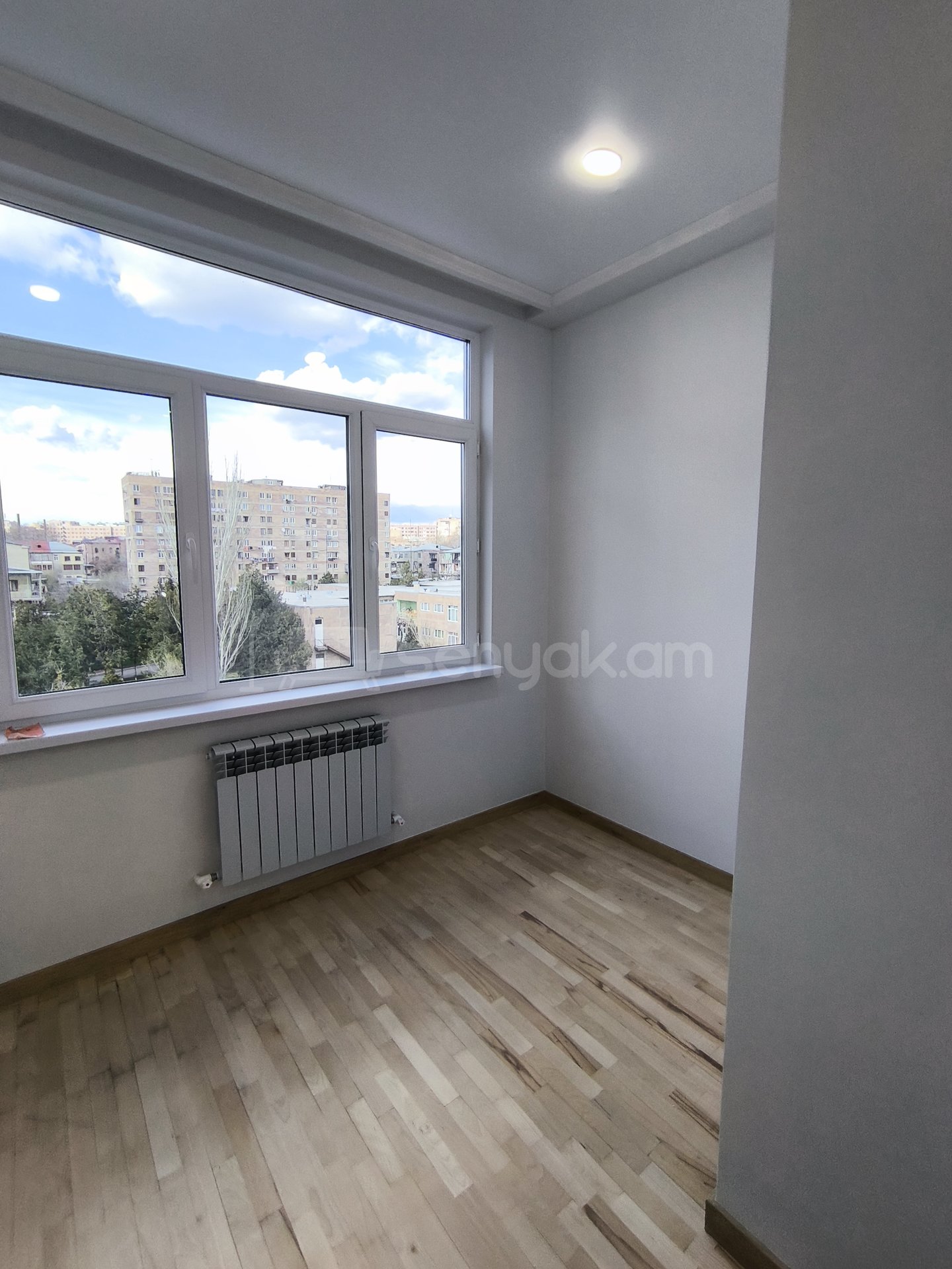 3 Սենյականոց Բնակարան Քարե Շենքում, 74քմ, 5/5 հարկ, Կապիտալ Վերանորոգված