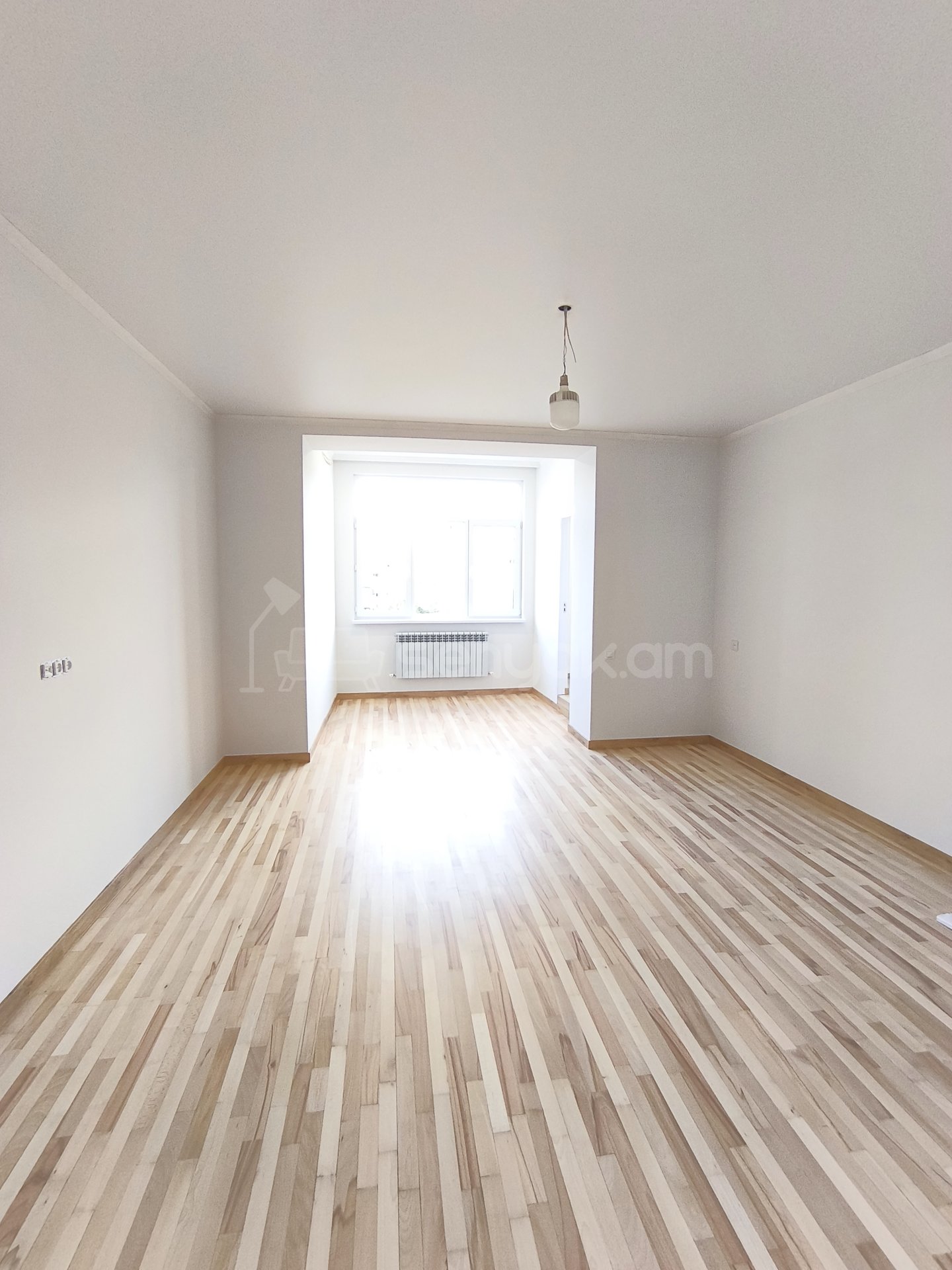 3 Սենյականոց Բնակարան Քարե Շենքում, 74քմ, 5/5 հարկ, Կապիտալ Վերանորոգված