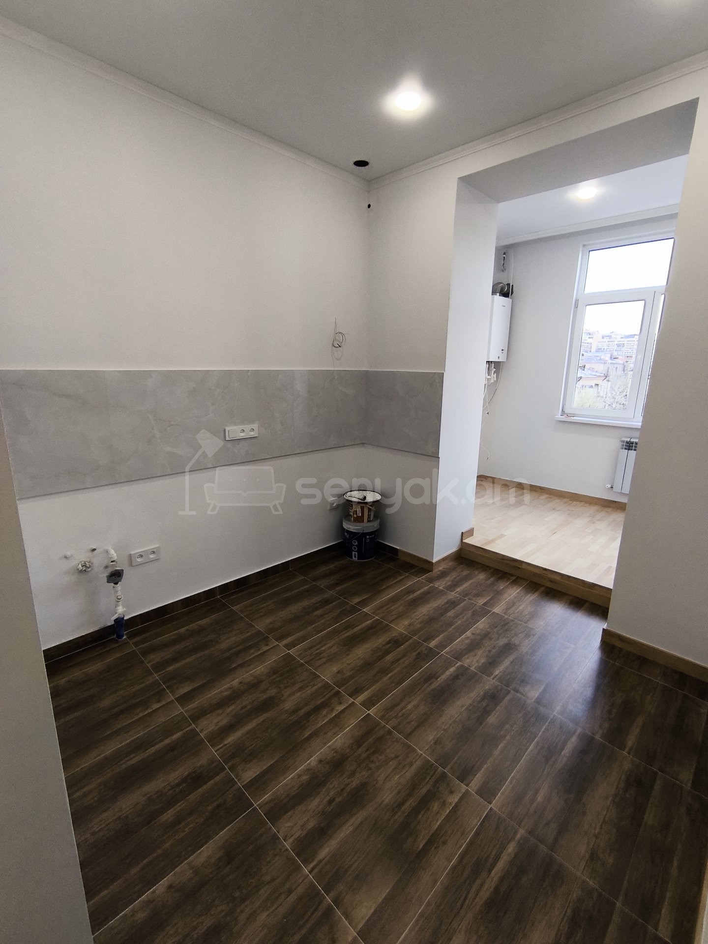 3 Սենյականոց Բնակարան Քարե Շենքում, 74քմ, 5/5 հարկ, Կապիտալ Վերանորոգված