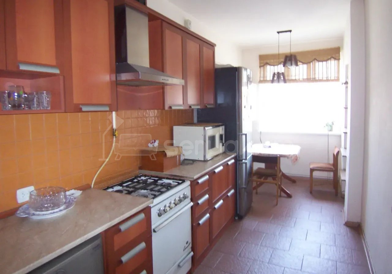 3 Սենյականոց Բնակարան, 80քմ, 7/9 հարկ, Նորմալ Վիճակում, Կահավորված