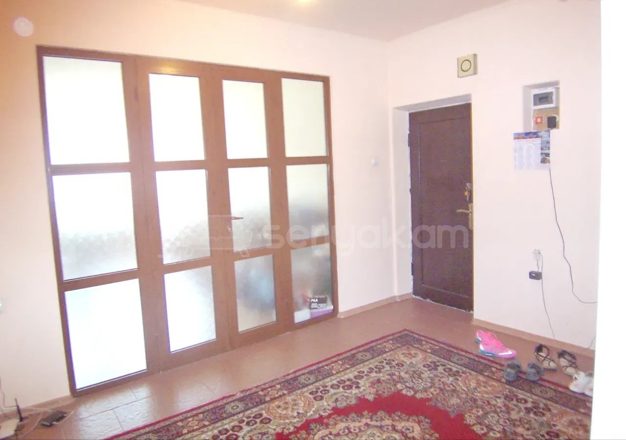 3 Սենյականոց Բնակարան, 80քմ, 7/9 հարկ, Նորմալ Վիճակում, Կահավորված